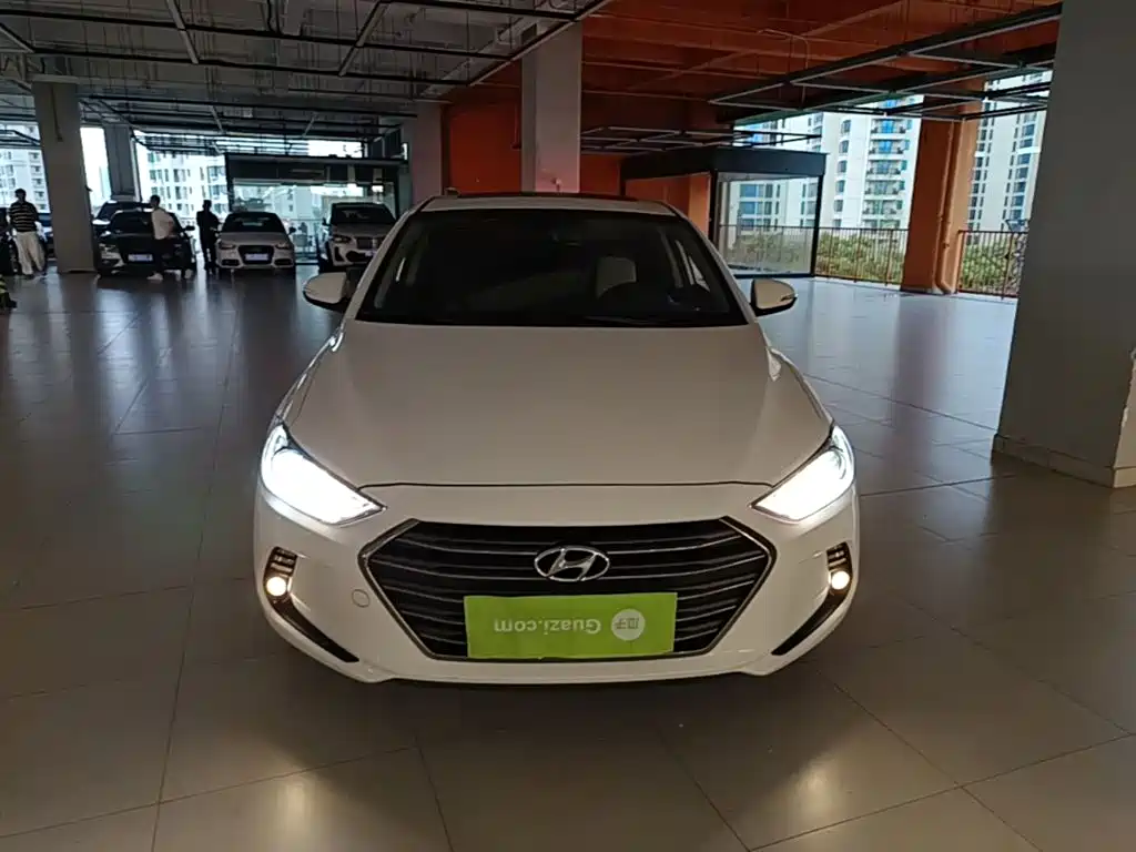 Hyundai Elantra — миниатюра 3