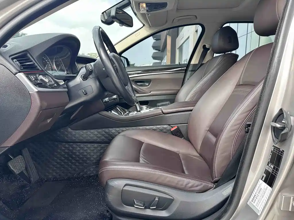 BMW 5 Series — миниатюра 5