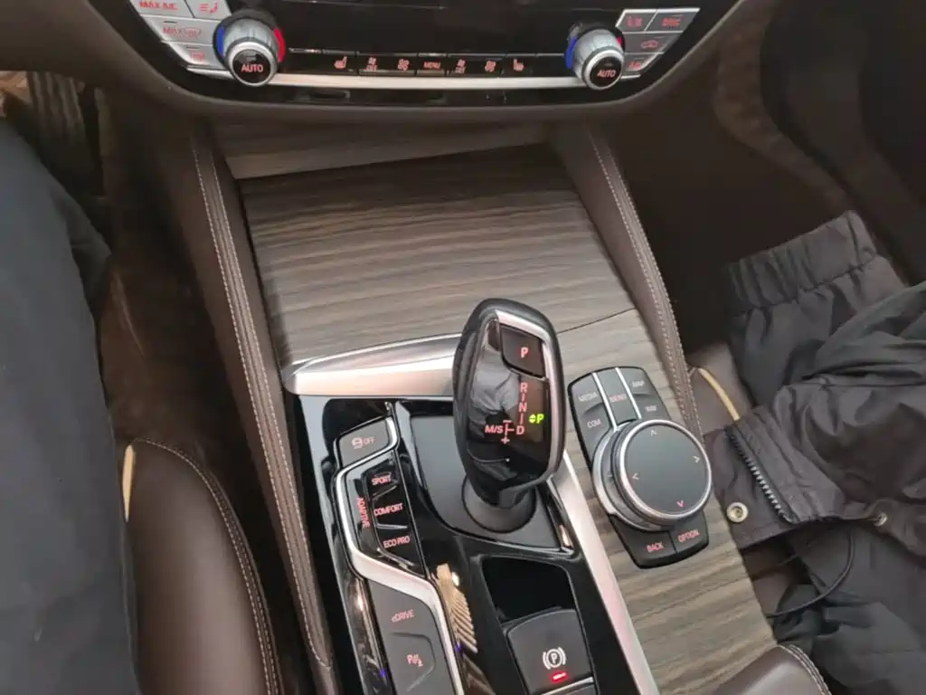BMW 5 Series New Energy — миниатюра 14