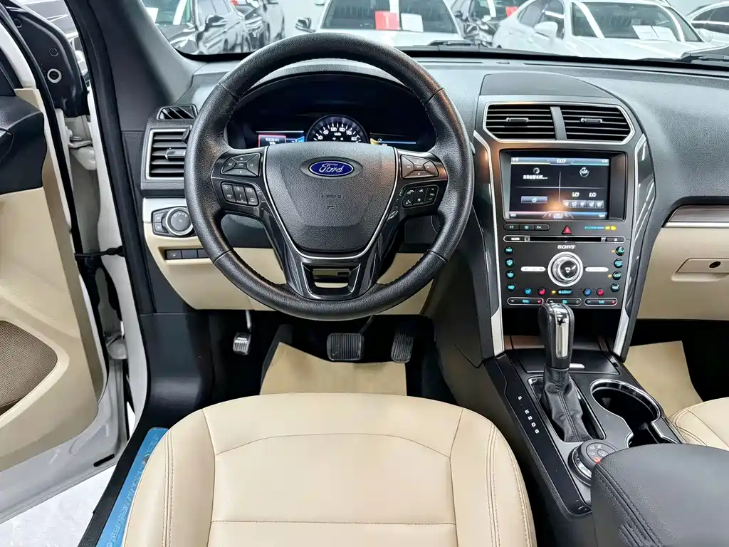 Ford Explorer (Import) — миниатюра 10