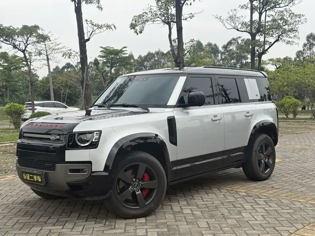 Land Rover Defender 2023