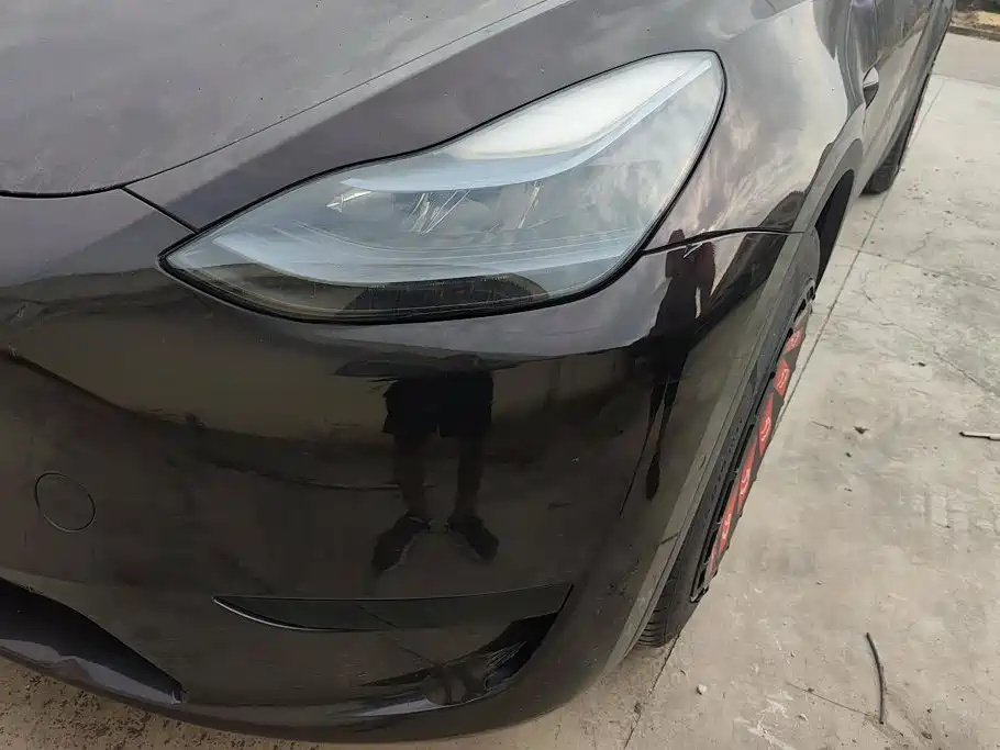 Tesla Model Y — миниатюра 5