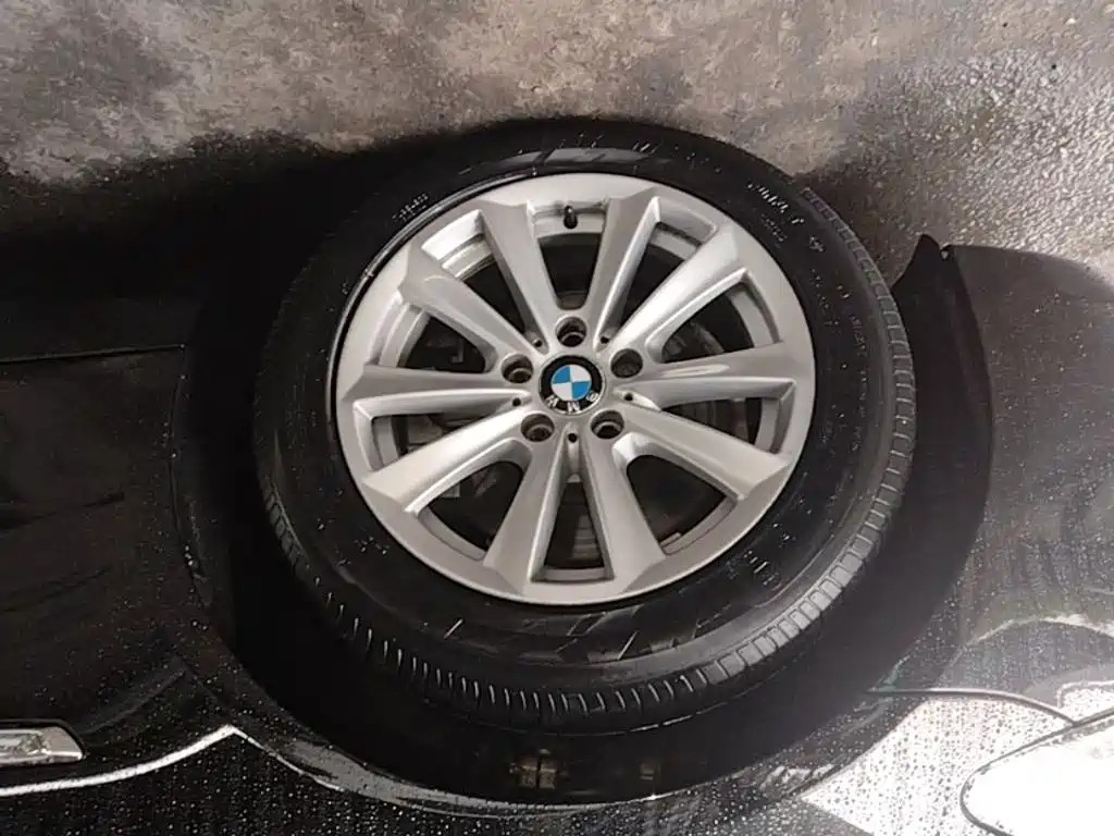 BMW 5 Series — миниатюра 23