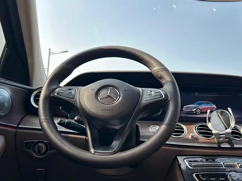 Mercedes-Benz E-Class — миниатюра 17