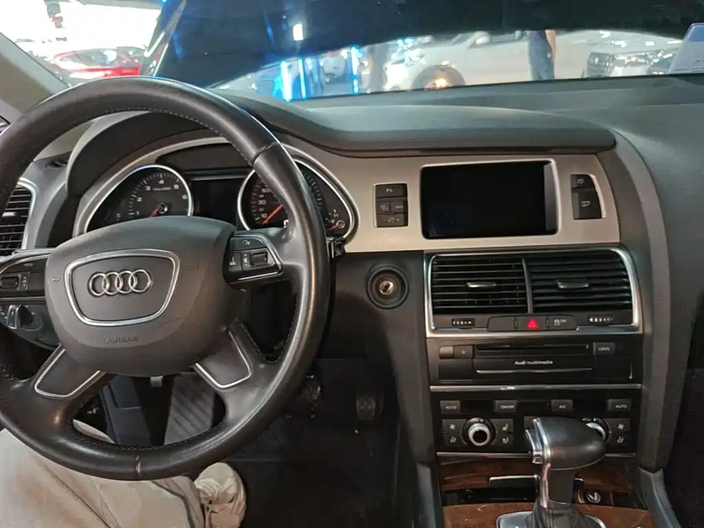 Audi Q7 — миниатюра 10