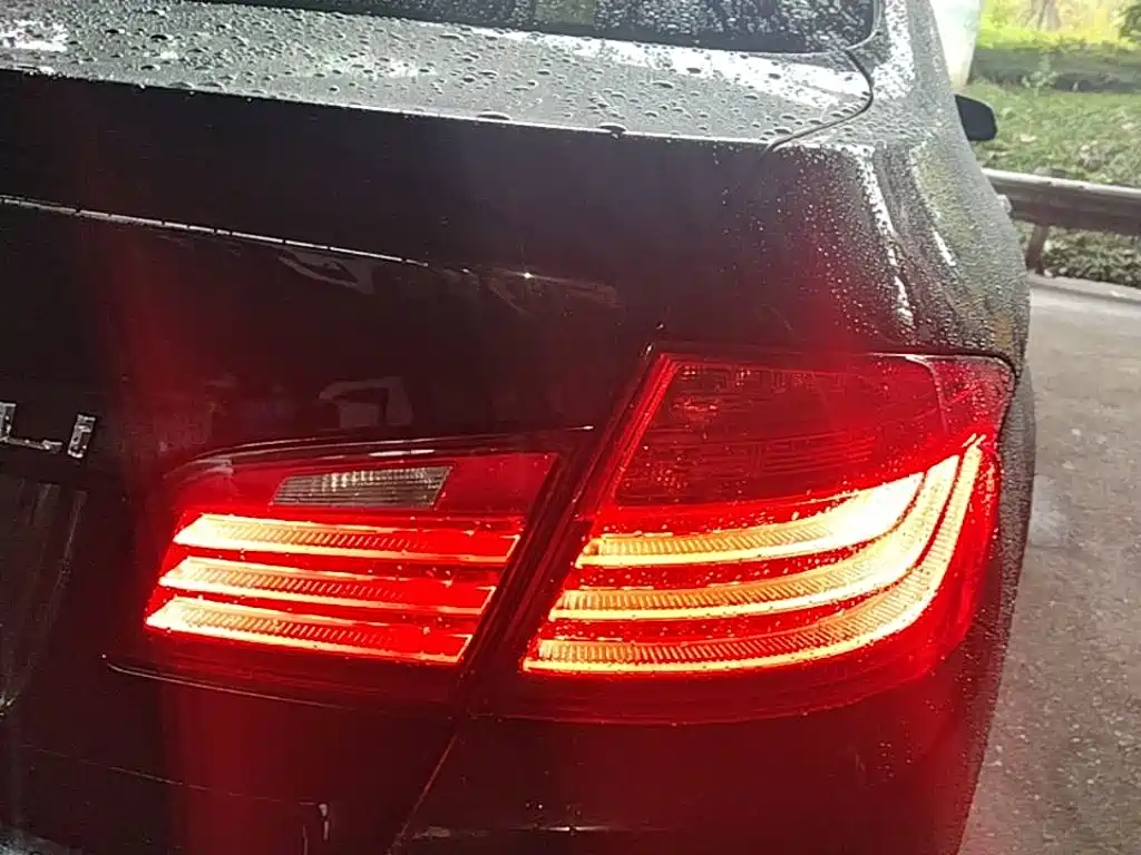 BMW 5 Series — миниатюра 8