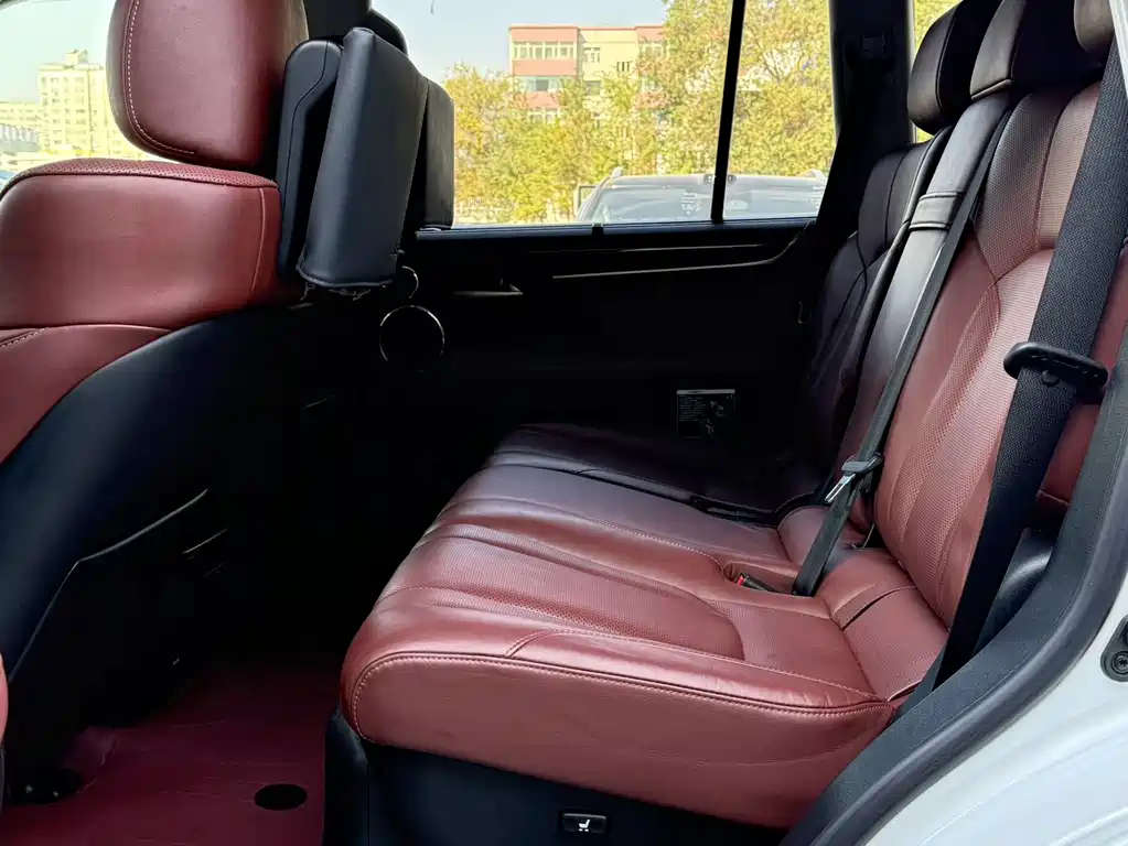 Lexus LX — миниатюра 8