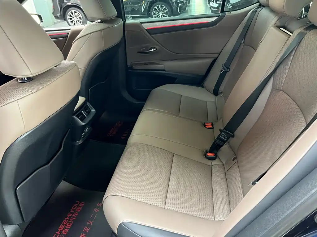 Lexus ES — миниатюра 10