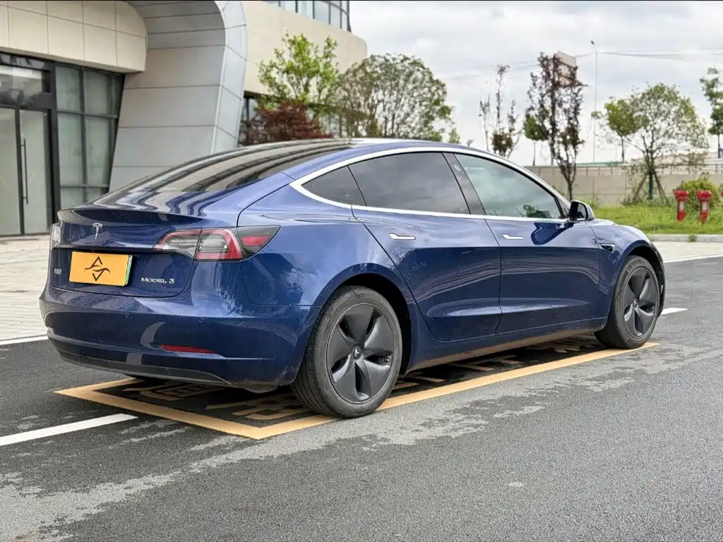 Tesla Model 3 — миниатюра 5