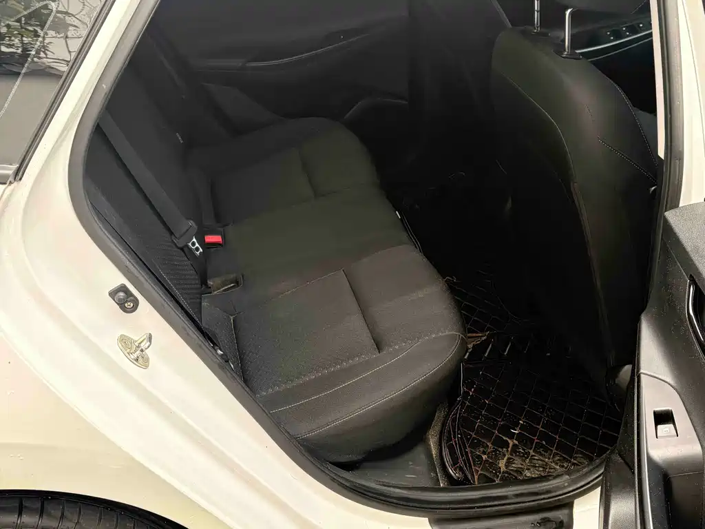 Hyundai Elantra — миниатюра 13