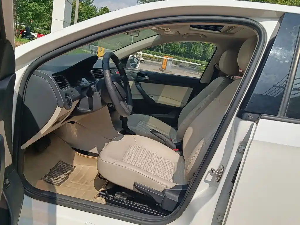 Skoda Rapid — миниатюра 7