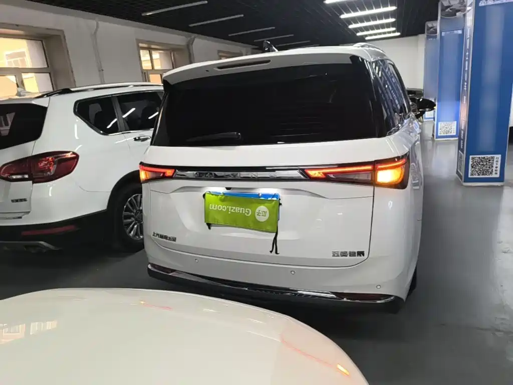 Wuling Jiachen — миниатюра 6