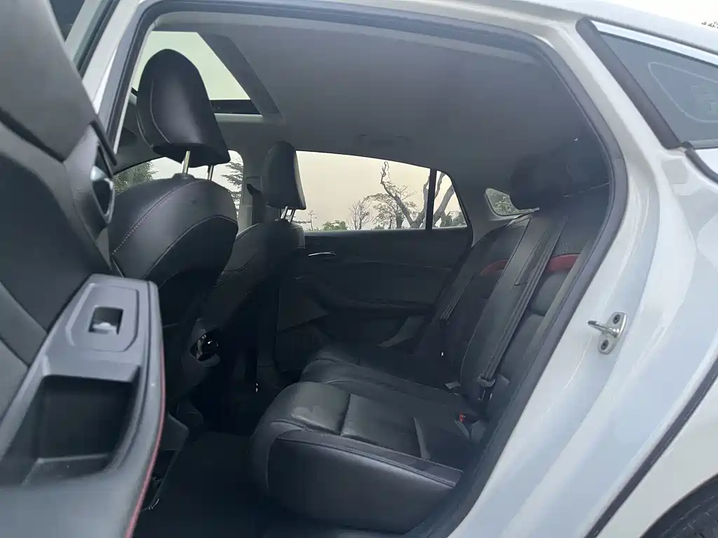 MG MG5 — миниатюра 13