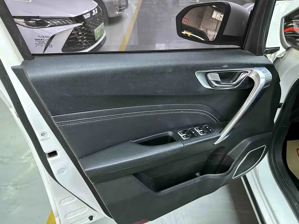 Geely Vision X3 — миниатюра 11