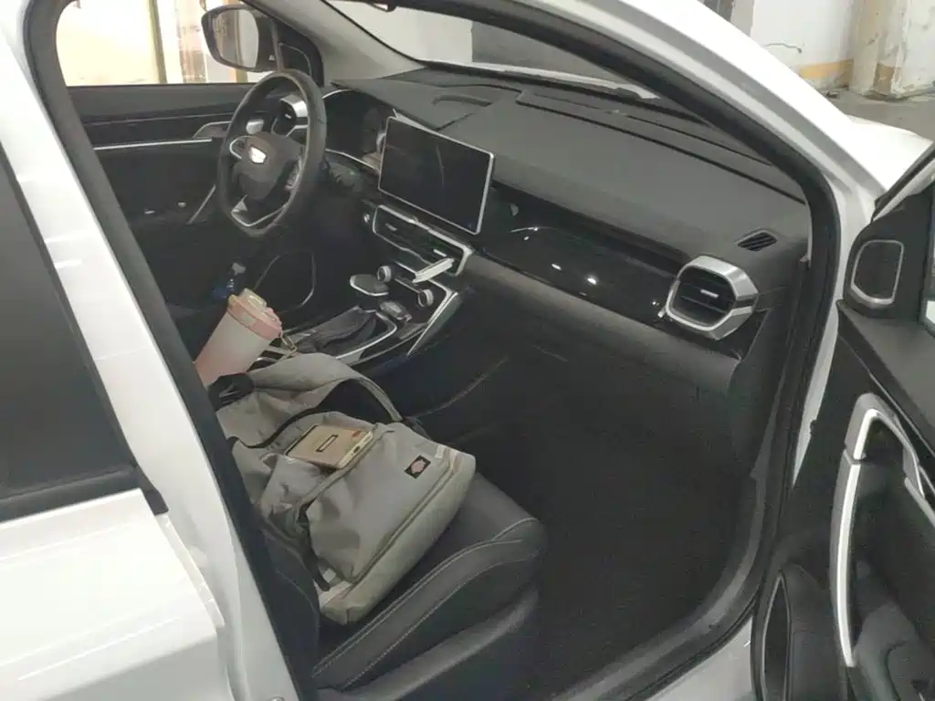 Geely Binyue — миниатюра 25