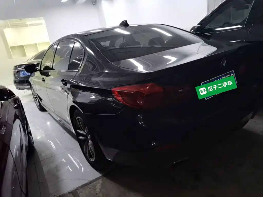 BMW 5 Series — миниатюра 19