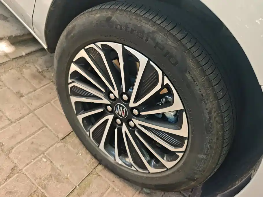 Buick GL8 Hybrid — миниатюра 6