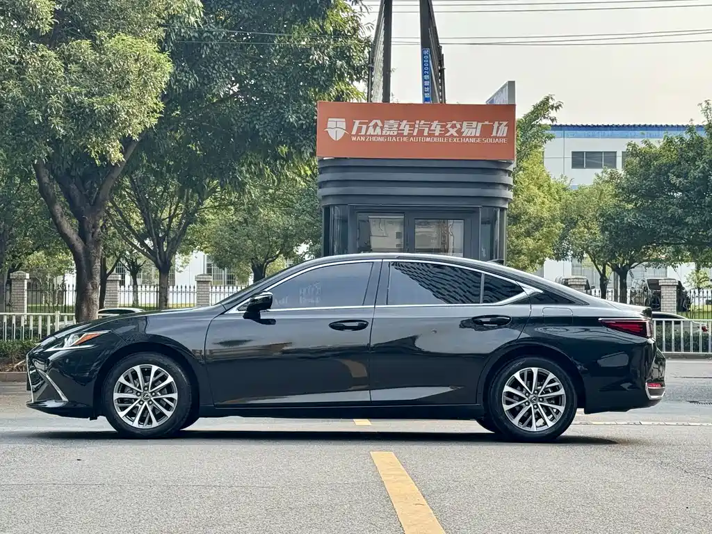 Lexus ES — миниатюра 5