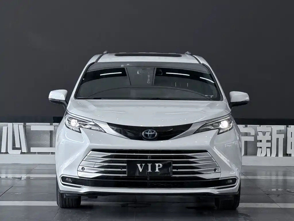 Toyota Sienna — миниатюра 2