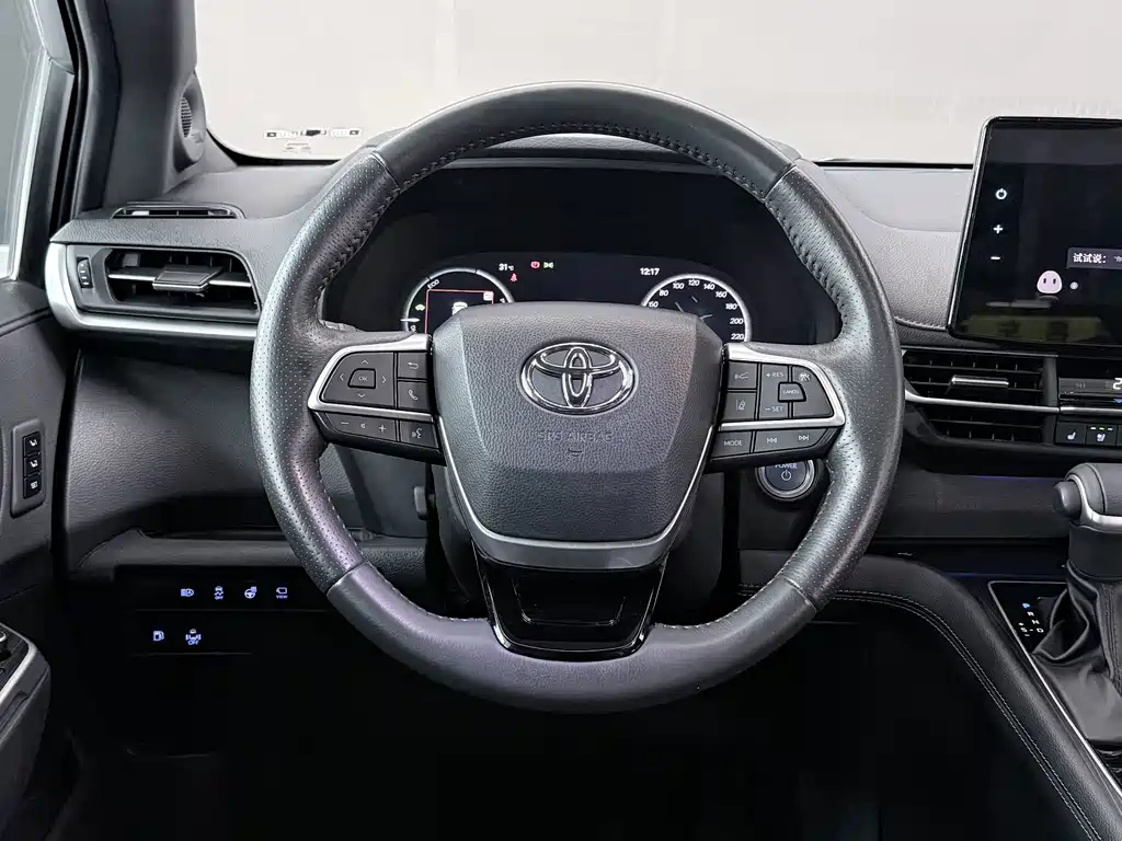 Toyota Sienna — миниатюра 13