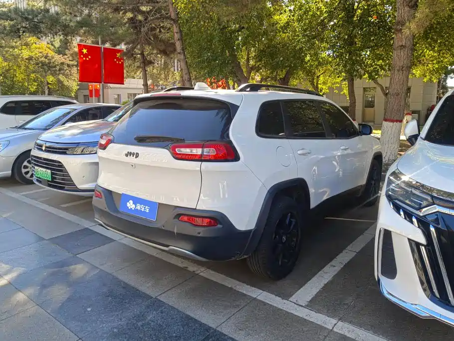 Jeep Cherokee — миниатюра 3