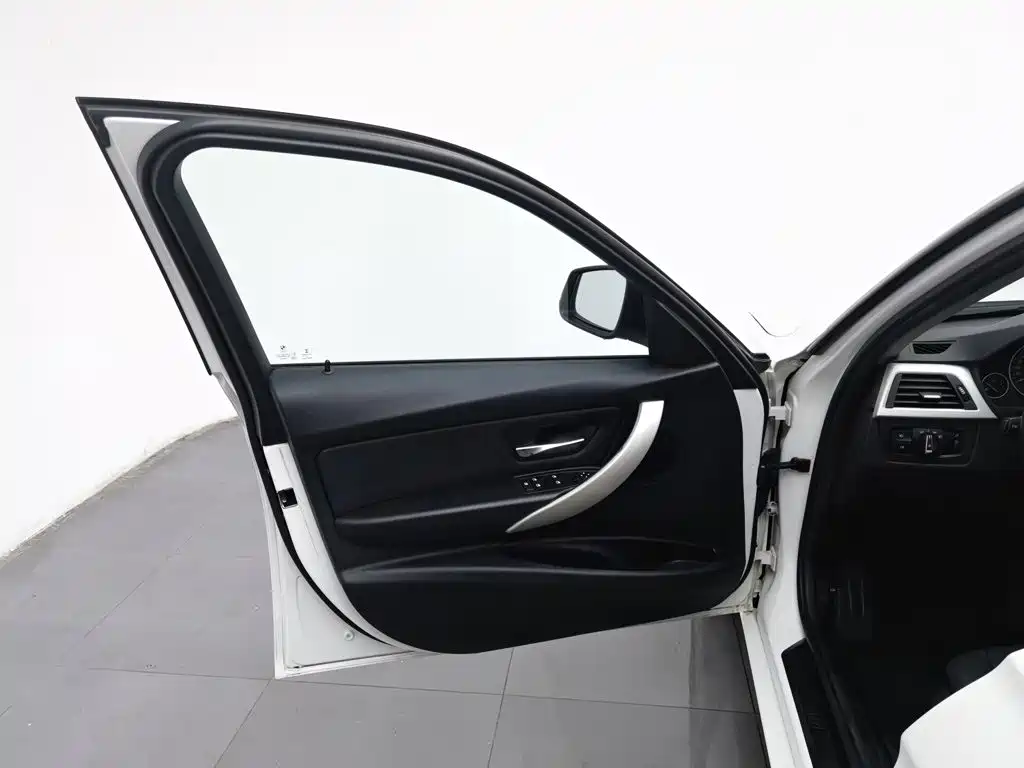 BMW 3 Series — миниатюра 8