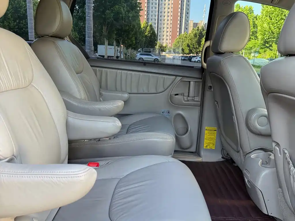 Toyota Sienna — миниатюра 11