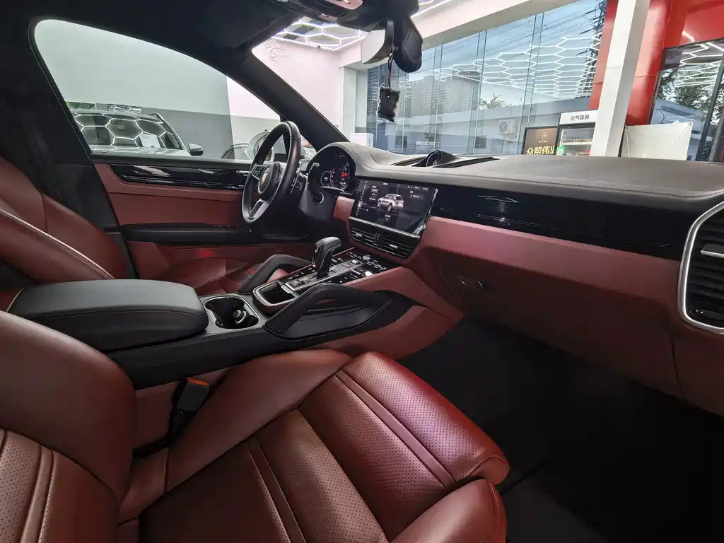 Porsche Cayenne — миниатюра 15