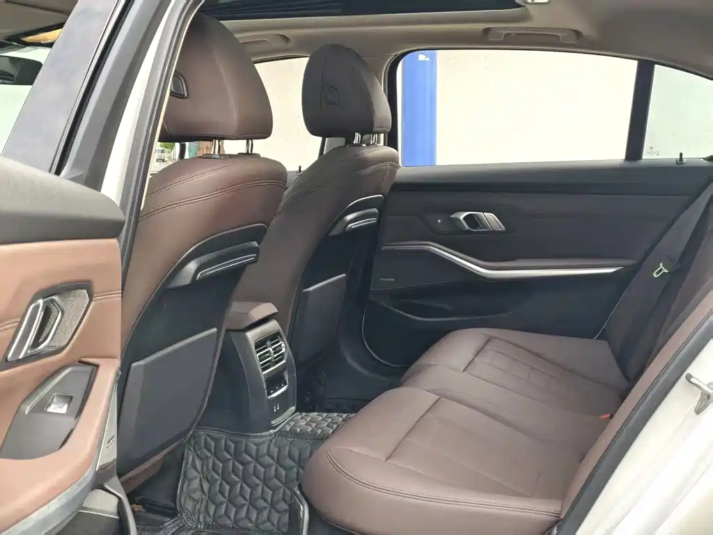 BMW 3 Series — миниатюра 8
