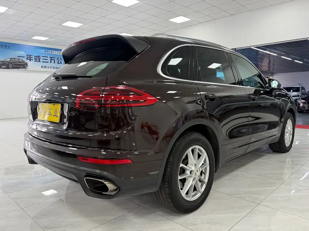 Porsche Cayenne — миниатюра 6