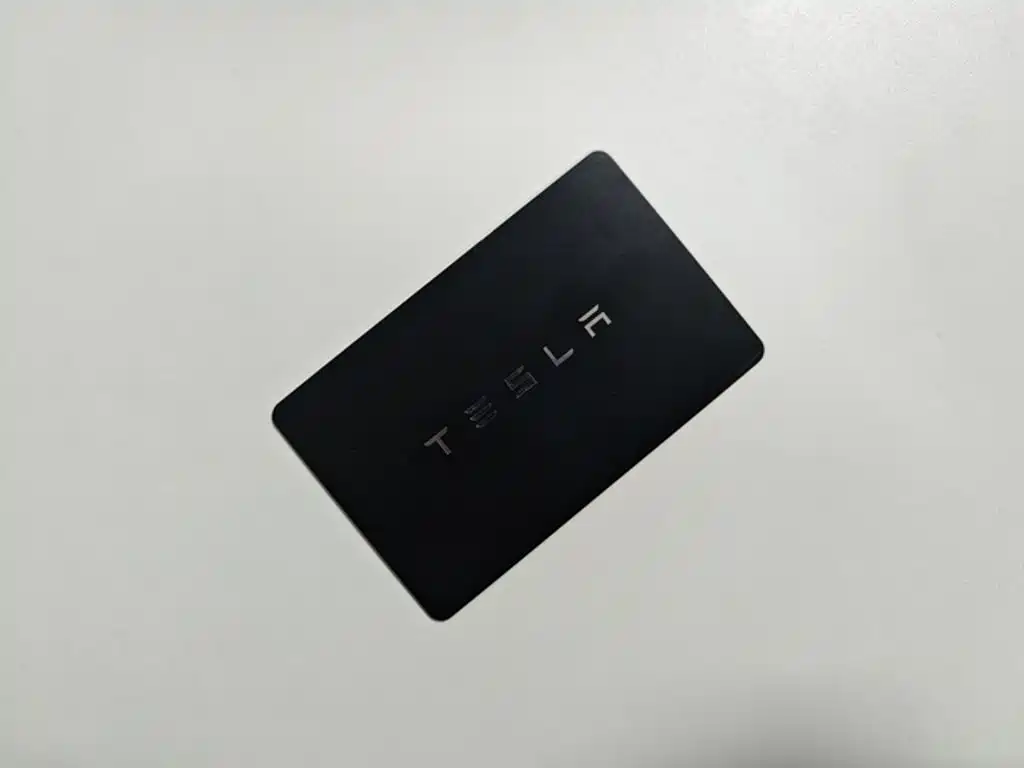Tesla Model Y — миниатюра 6