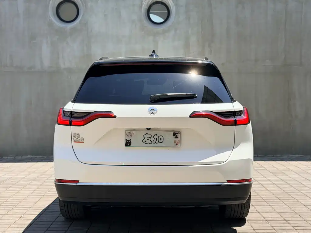 NIO ES8 2020 415KM мест