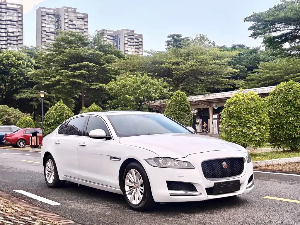 Jaguar XFL — миниатюра 4