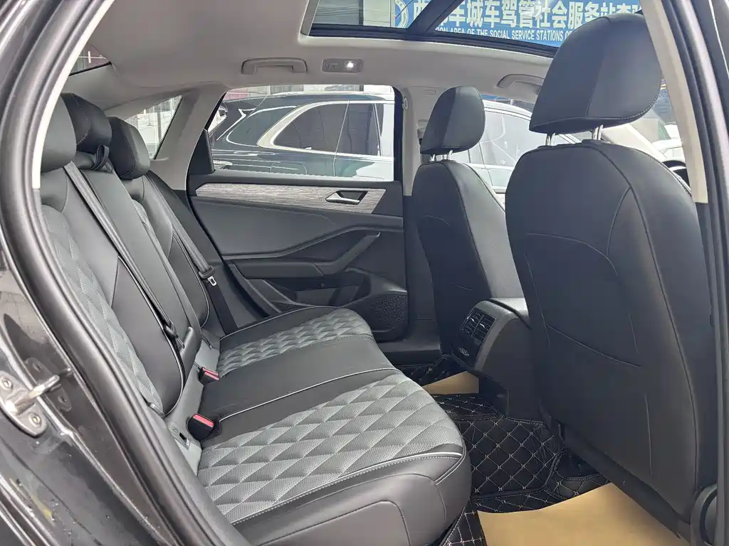 Volkswagen Sagitar 2025 300TSI DSG