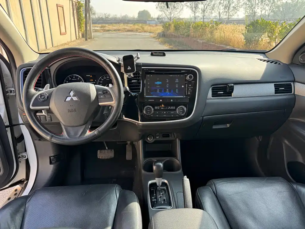 Mitsubishi Outlander (Import) — миниатюра 9