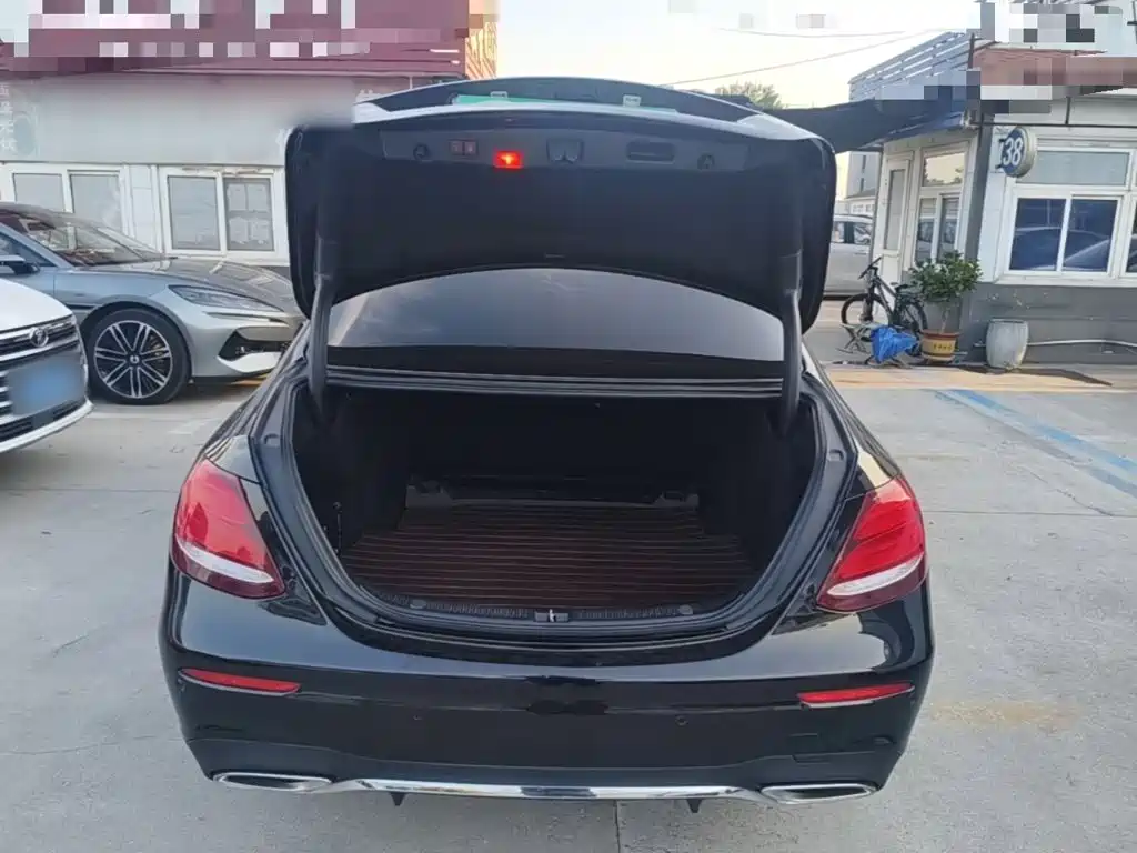 Mercedes-Benz E-Class — миниатюра 19