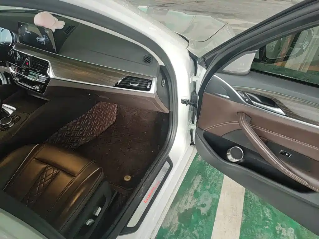 BMW 5 Series — миниатюра 18