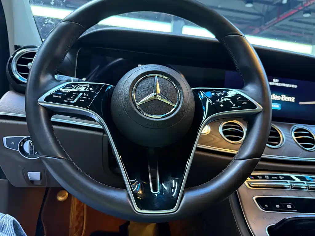 Mercedes-Benz E-Class — миниатюра 7