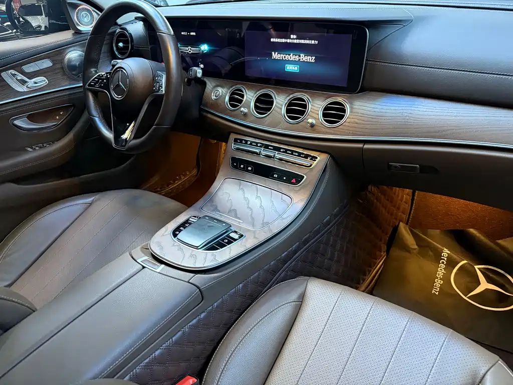 Mercedes-Benz E-Class — миниатюра 12