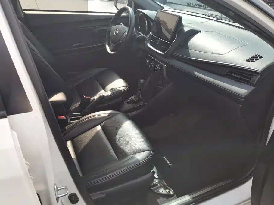 Toyota Yaris L — миниатюра 8