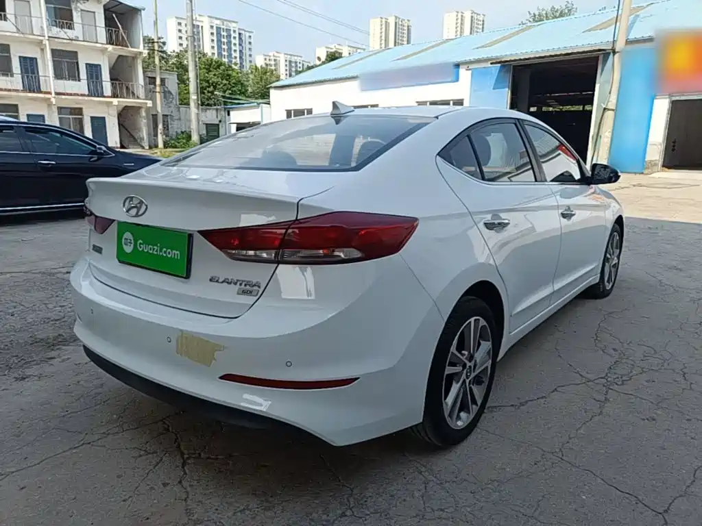 Hyundai Elantra — миниатюра 7