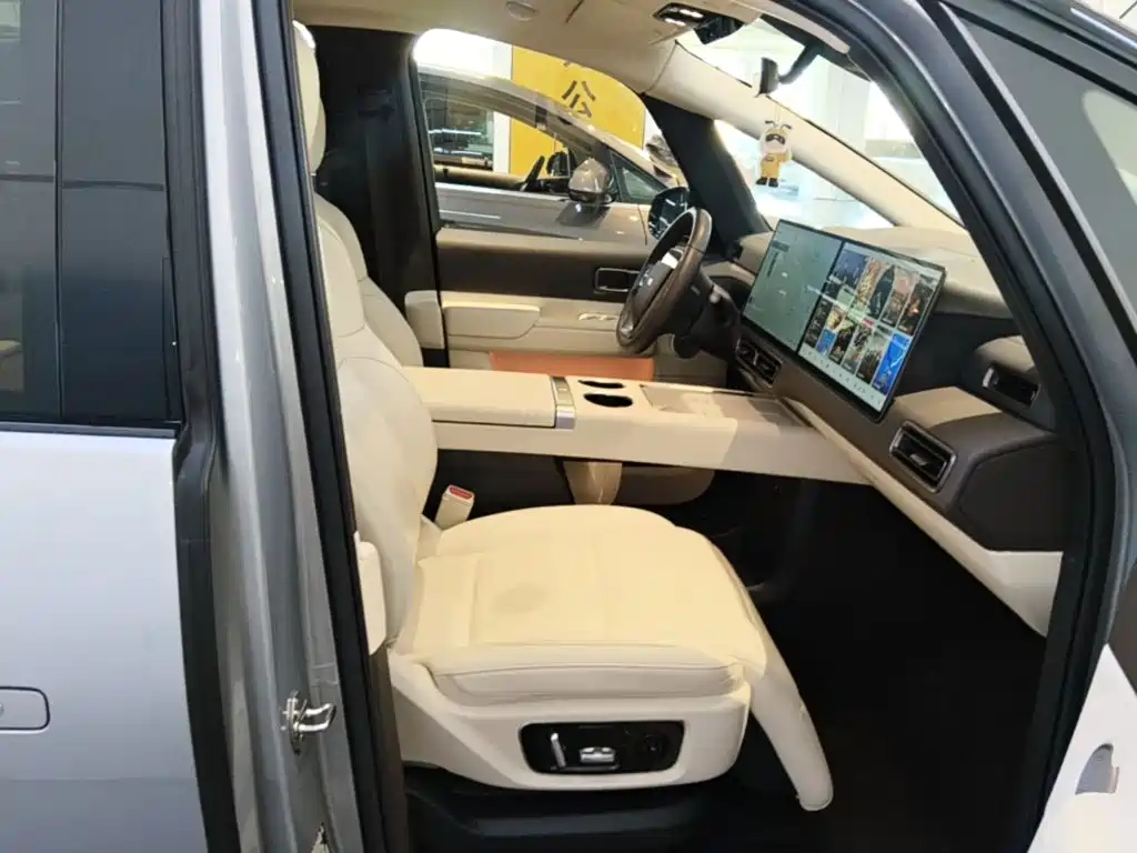 Li Auto Li MEGA — миниатюра 25