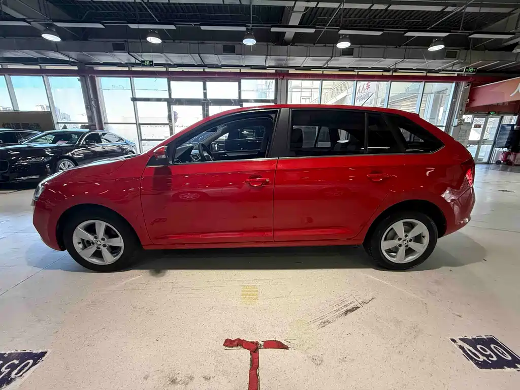 Skoda Rapid Spaceback — миниатюра 4
