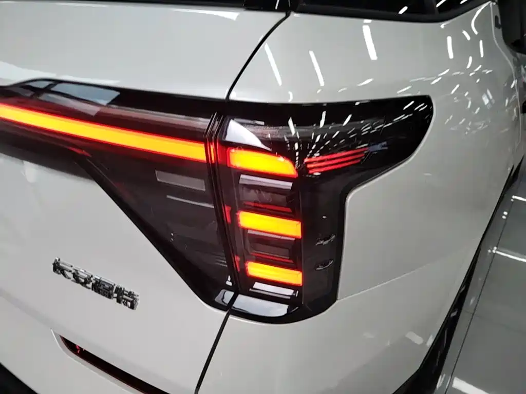 Ford Edge — миниатюра 8