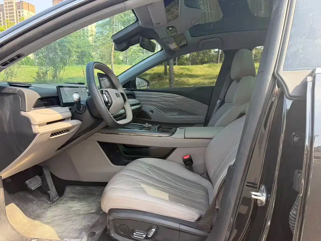 Geely Galaxy Galaxy 8 8 2025 130km EM-i Premium