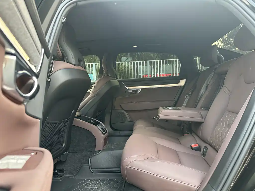 Volvo S90 — миниатюра 25