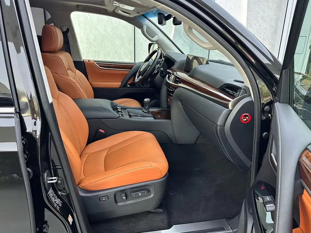 Lexus LX 570 Dynamic Luxury Edition, фото 11