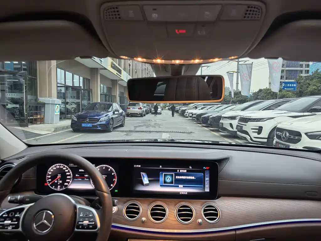 MERCEDES-BENZ E CLASS