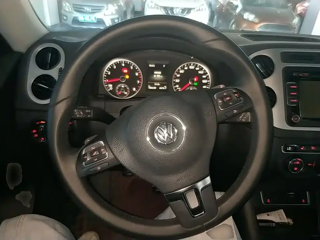 Volkswagen Tiguan — миниатюра 11