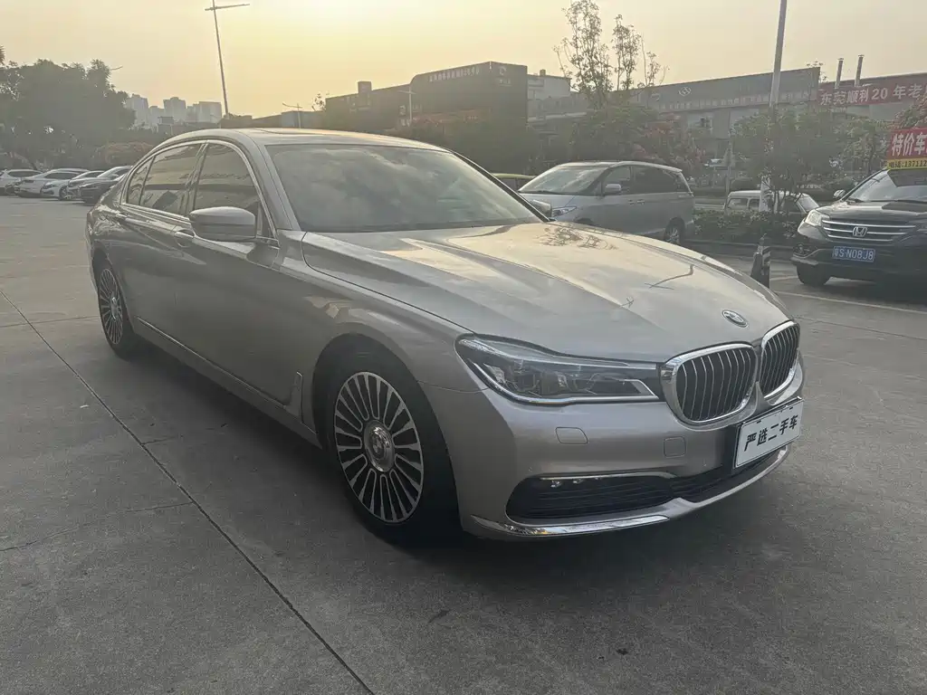 BMW 7 Series — миниатюра 3